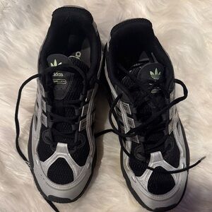 adidas Black and Silver ozmillen
